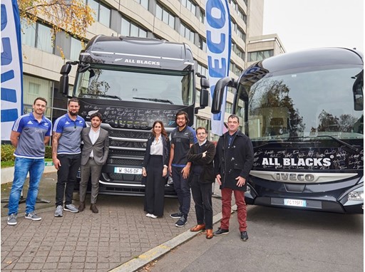 All Blacks-themed Magelys coach and Stralis XP Emotional Truck)