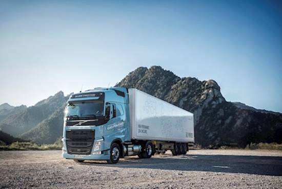 Volvo Trucks is now introducing Euro 6-compliant heavy duty trucks running on liquefied natural gas or biogas.)