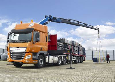 New DAF CF and XF tractors with rear steering axle)