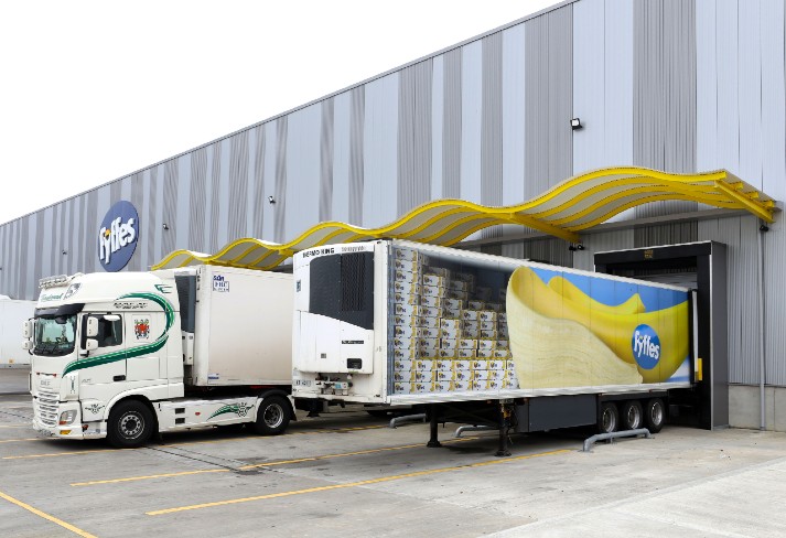 Finished in eye-catching Fyffes livery, photo shows one of their refrigerated trailers waiting to be loaded at their new EUR25 million ripening facility in Balbriggan.)