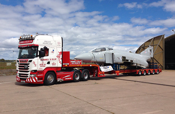Transporting abnormal and heavy loads can be daunting task, but not for the experts and leading the way in this field of expertise is Donnell & Ellis Heavy Haulage Ltd. )