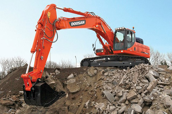 F McParland & Co Ltd also provides clay, topsoil, screened topsoil, crushed stone as well as demolition salvage and site clearance.)