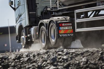 Better grip and lower fuel consumption with the new Tandem Axle Lift)